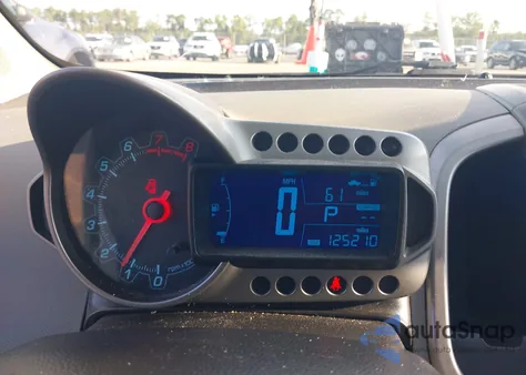 2015 Chevrolet Sonic Lt Auto z USA, uszkodzony, nr VIN 1G1JC5SB8F4115561